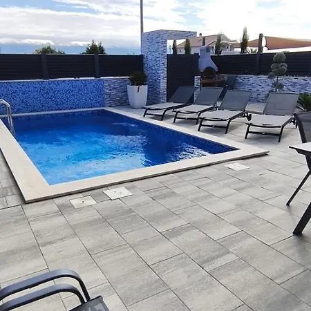 Lukas Apartamento Nin
