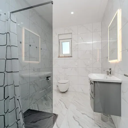 Lukas Apartamento Nin