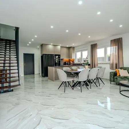 Lukas Apartamento *