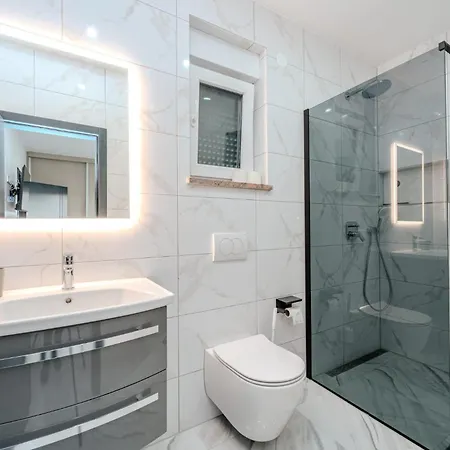 Lukas Apartamento